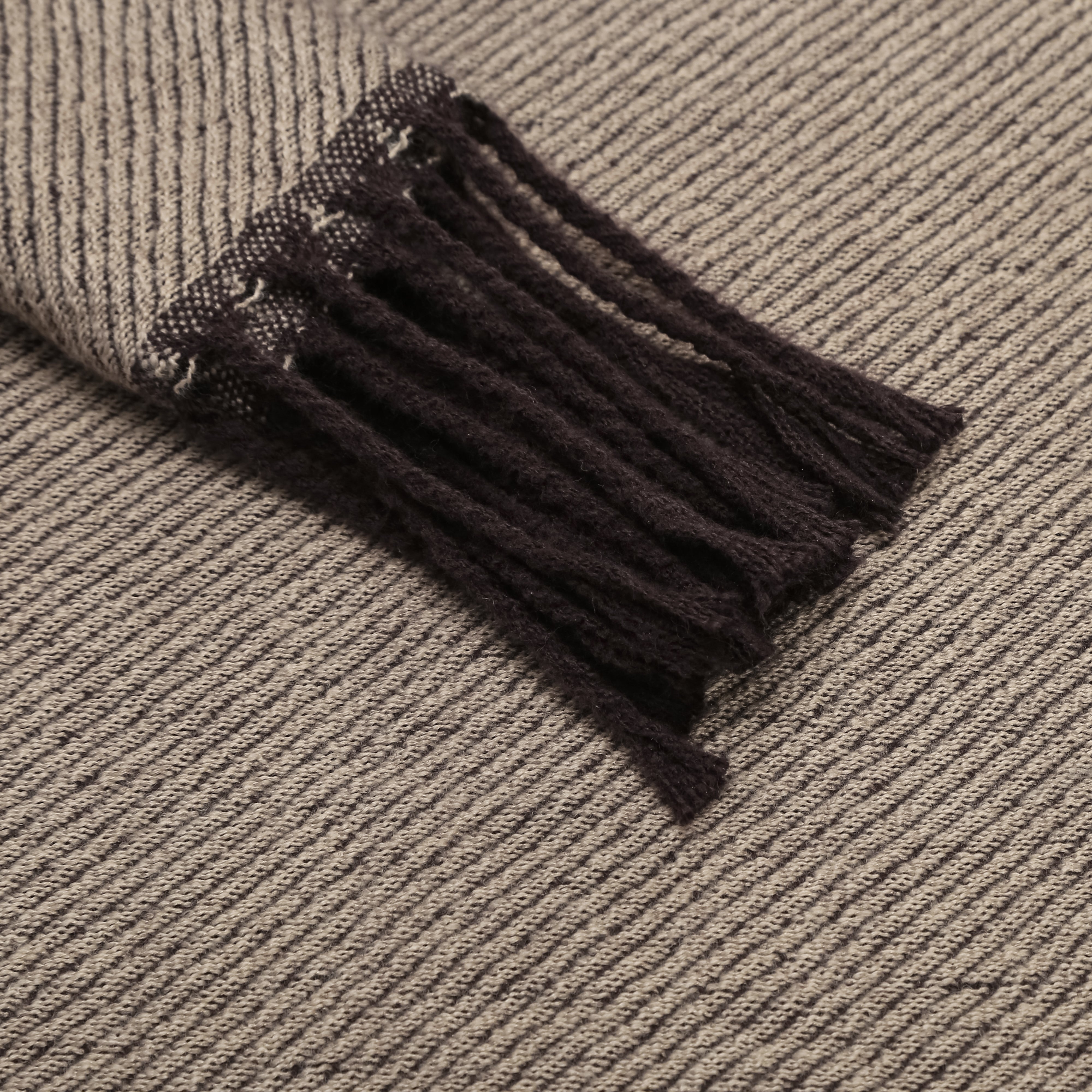 #color_taupe